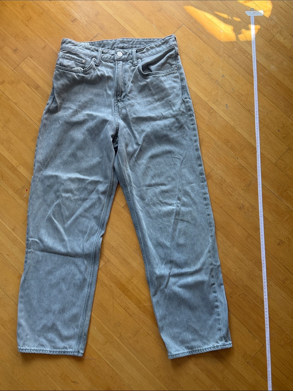 H&M Men's Relaxed Jeans in Washed Light Gray